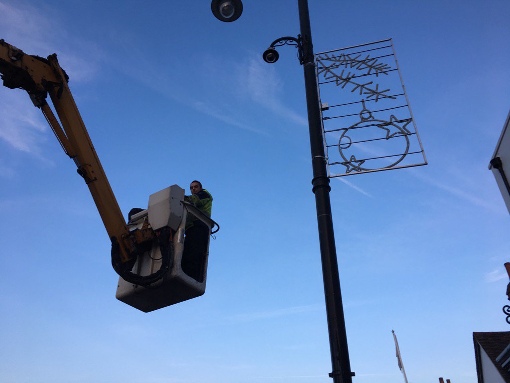 How exciting the #christmaslights are going up in #dorking - thanks to <a href="/DorkingFriends/">Friends of Dorking</a> for organising and fundraising