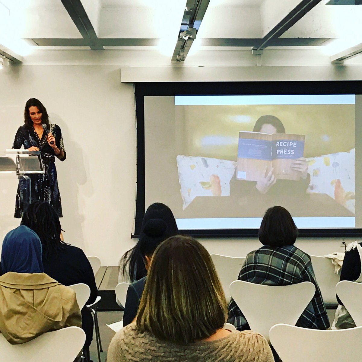 melwhudson's tweet image. Become a Master in progress at @ADACatlanta! @AmyFlurry speaking on @RecipeforPress right now. #modse16 #pr #adacatlanta @mastersofdsgn