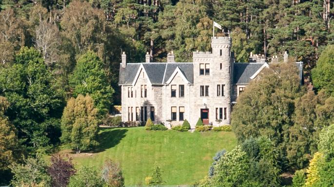 Scotland's most expensive property goes on the market goo.gl/6U0xwL <a href="/thetimes/">The Times and Sunday Times</a> #trueview