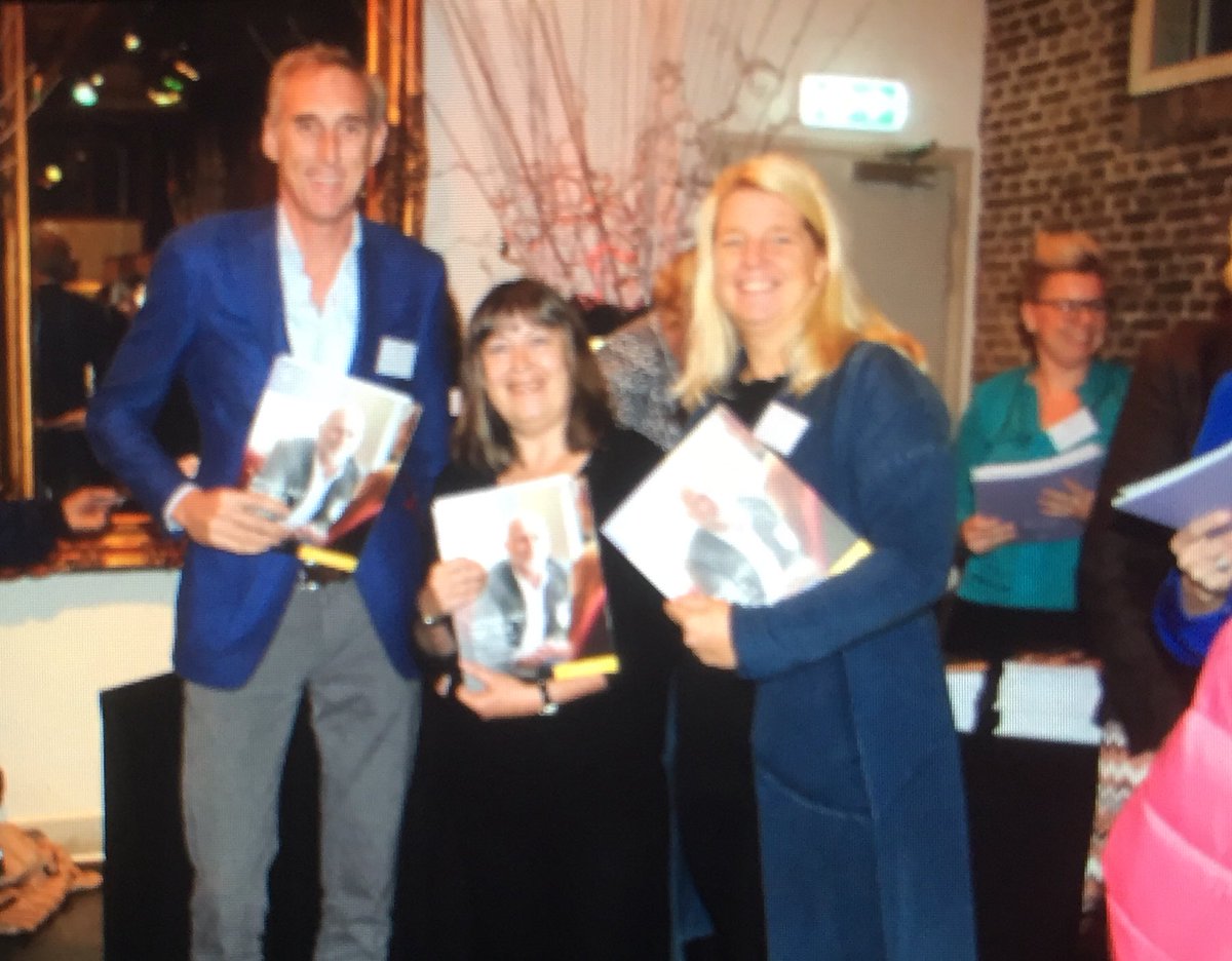 <a href="/nicoliendeheer/">Nicolien de Heer</a>  en <a href="/JoseSimens/">José Simens</a> Van <a href="/gem_schiedam/">gemeenteschiedam</a> nemen 1e verkoopbrochure <a href="/parkentree/">Parkentree Schiedam</a> in ontvangst. De kop is eraf! <a href="/seniorenstad/">Senior Smart Living</a>