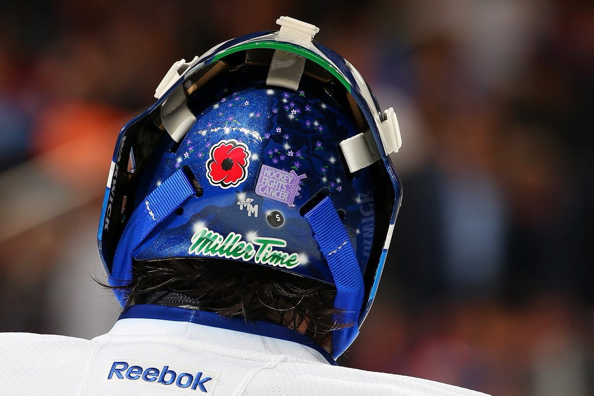 NHL's tweet photo. We are grateful, we are humbled, and we will always remember. #RemembranceDay https://t.co/8bJYvZ9sAr