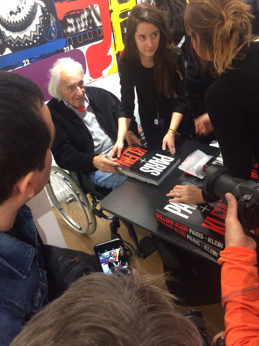 A certain crowd for William Klein's book signing <a href="/ParisPhotoFair/">ParisPhoto</a> #ParisPhoto2016
