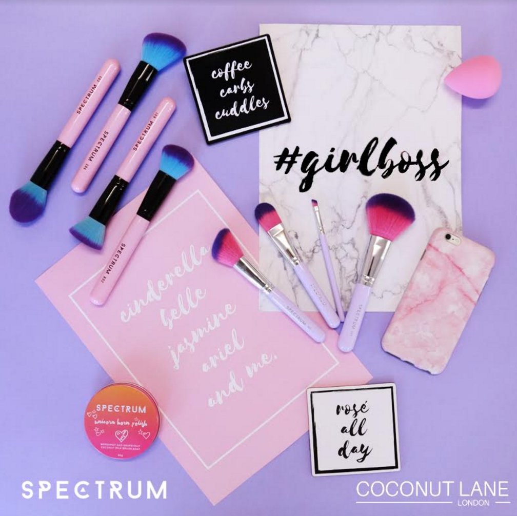 🎉FOLLOW <a href="/coconutlaneuk/">Coconut Lane 🌴🥥</a> &amp; @spectrumbrushes &amp; RT for a chance to win £110 in vouchers! 👏 #freebiefriday #SPECTRUMXCL