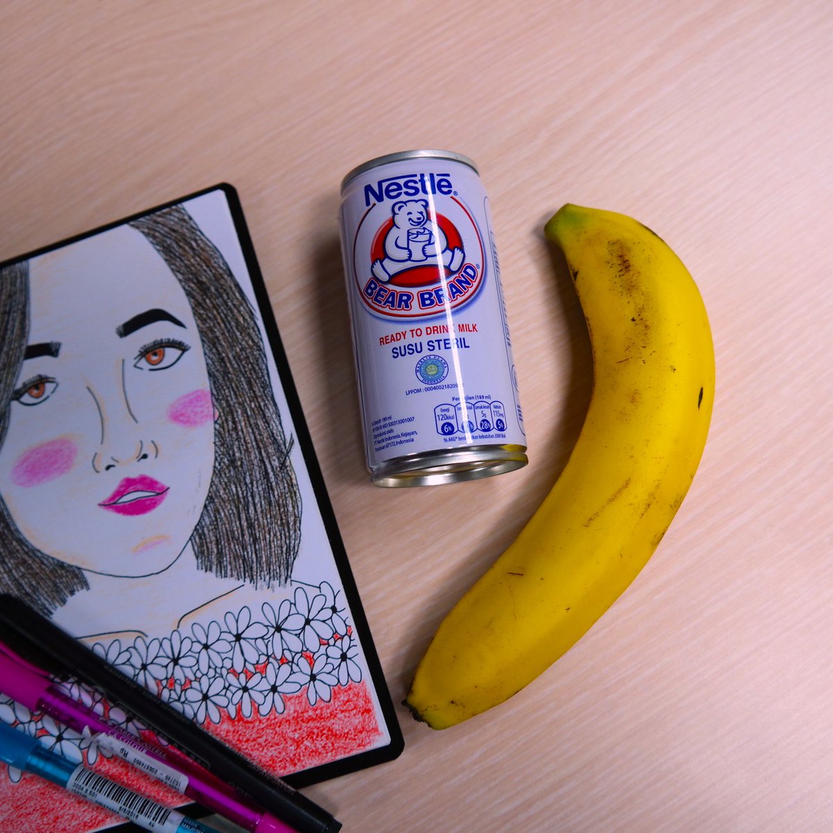 Faktanya's tweet photo. kalo ngeliat Bear Brand sama pisang, rasanya happy banget #BrilioLTYB https://t.co/0b8PWWYNY4