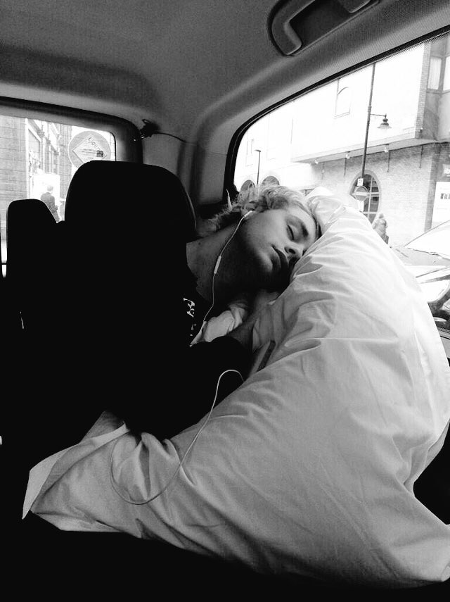 5sos_pollls's tweet photo. RT to bless someone's timeline https://t.co/CfH5fmw4v9