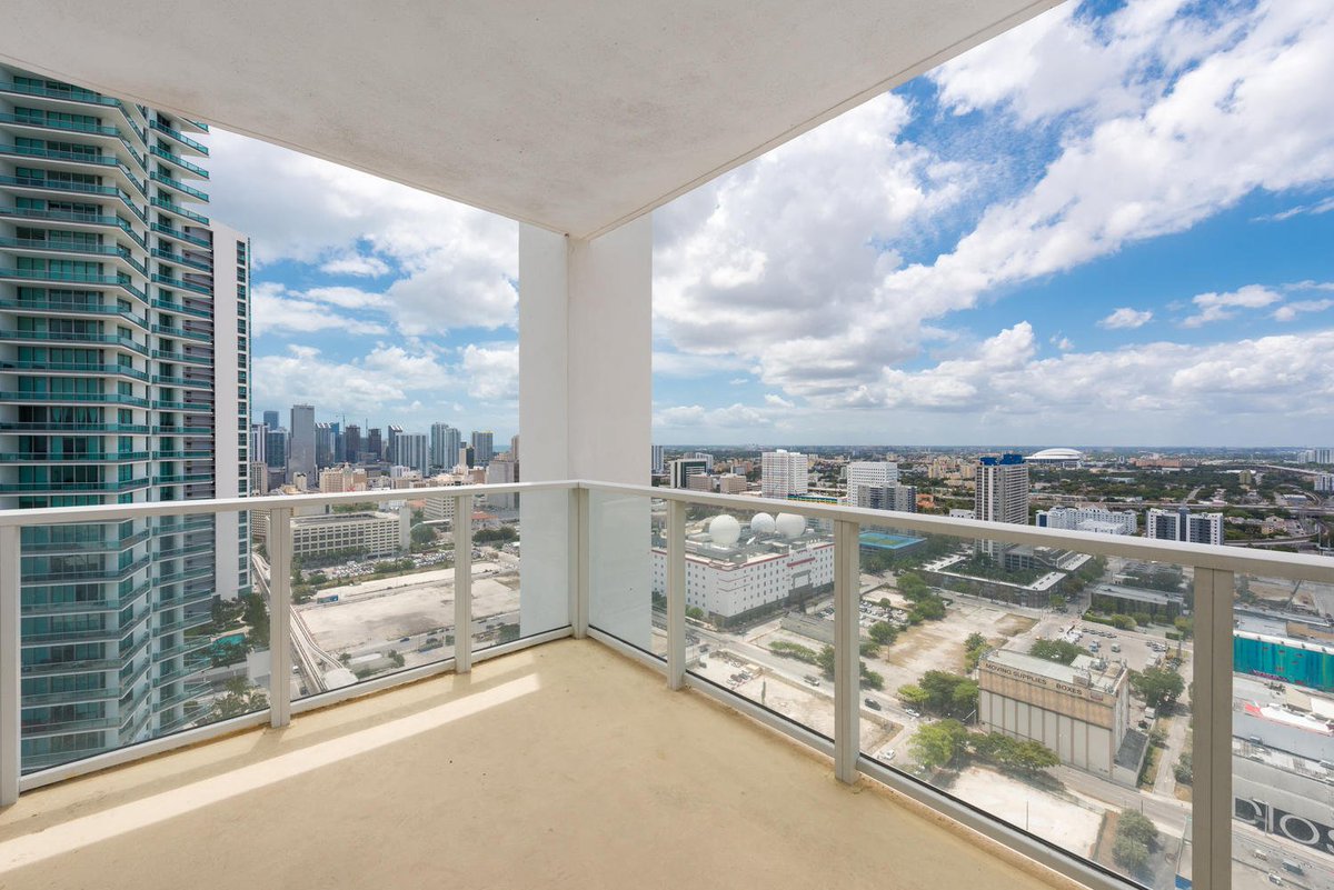 realmiamibeach's tweet image. #TenMuseumPark #condo is located in the most exciting part of Miami's Art &amp;amp; Entertainment District!
bit.ly/1TuzmYz
#realmiamibeach