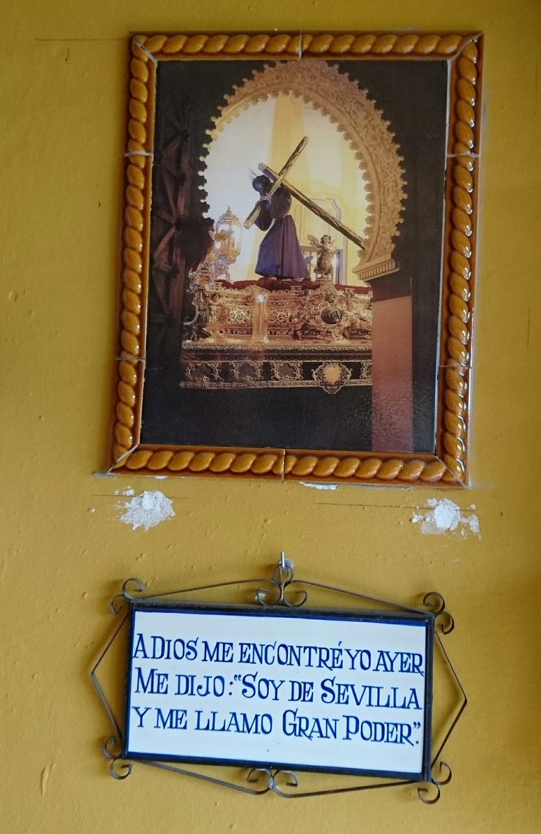 RPeralta_'s tweet photo. A Dios me encontré yo ayer.
Me dijo: Soy de Sevilla 
y me llamo Gran Poder. 

   (Del libro "La sombra de la Giralda") https://t.co/yRCIZYR8x4