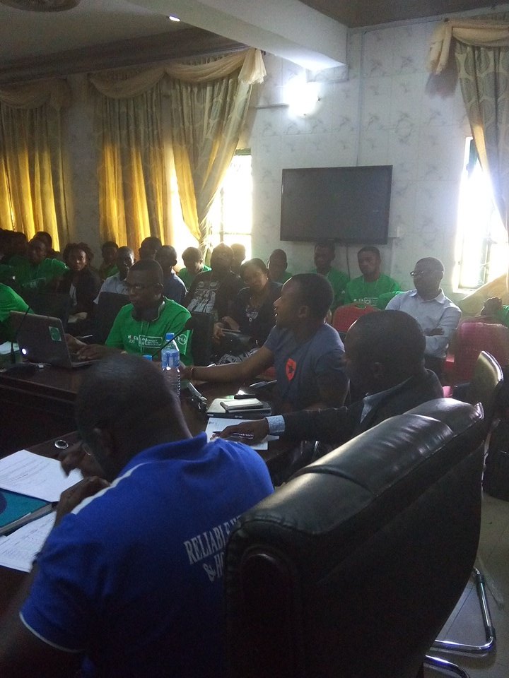 AWOMKENNETH1's tweet image. @gigalayer @mukoshy Speaking at the #Hackjos2016