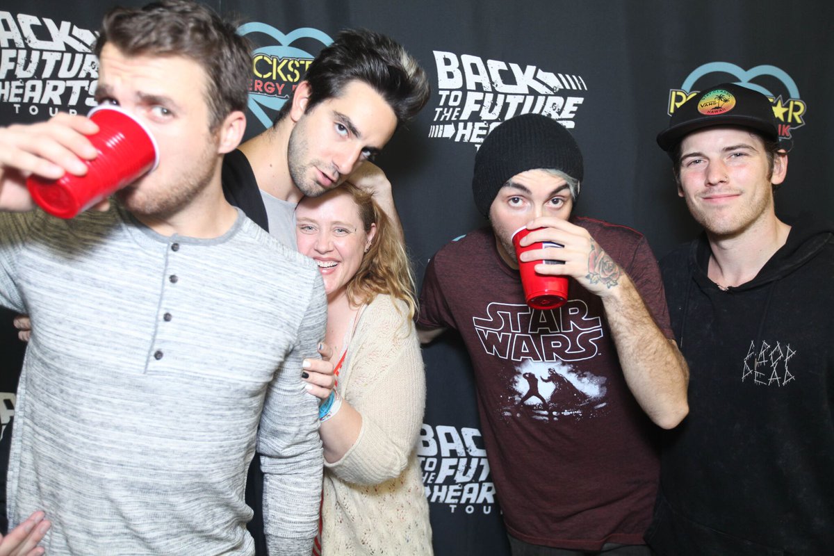 tasha_renee77's tweet photo. Yep.. this was a year ago.. #BTTFHT 11/4/15.. the infamous πΈ @thomasfalcone took.. @AllTimeLow winning at everything.. hi @riandawson π https://t.co/scRCrQQguU