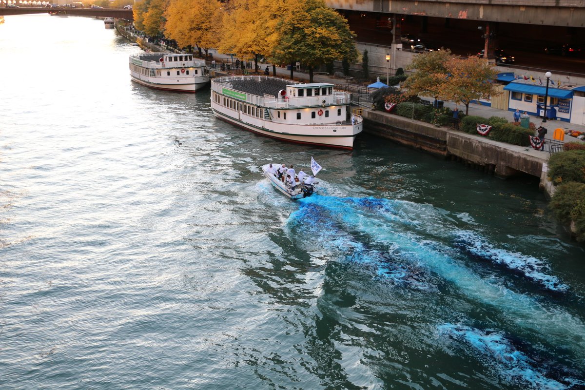 CBSSportsMLB's tweet photo. The Chicago River being dyed blue today for the #CubsParade
(via @BauerJournalism) https://t.co/HbktarY0do
