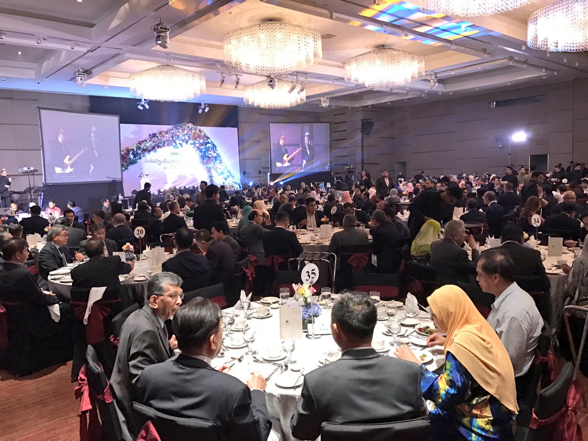 Majlis Penghargaan Industri <a href="/CIDB_Malaysia/">CIDB Malaysia</a> dihadiri 300 pemimpin industri awam &amp; swasta dari 30 jwtnkuasa &amp; kumpulan kerja <a href="/CITP_Malaysia/">CITP Malaysia</a>