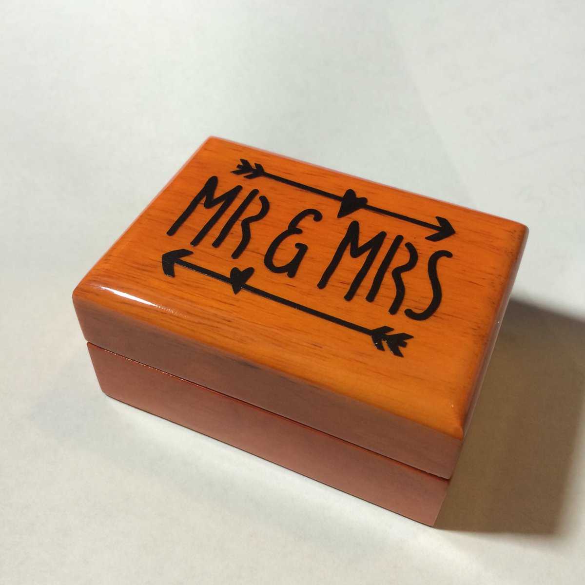 donkatcha's tweet image. Mr and Mrs Wedding Gift, Wedding Keepsake Box, Ringbearer Bo… tuppu.net/60cedb2 #DonKatCha #WeddingKeepsakeBox