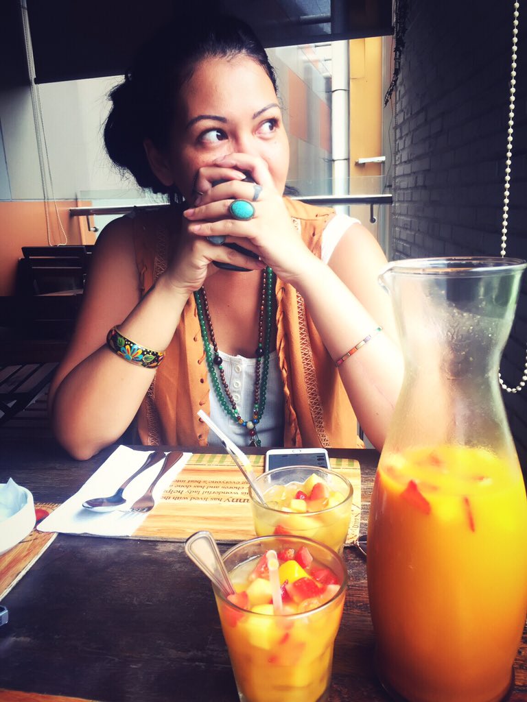 melaniesubono's tweet photo. dipoto Candid sama @kalinacorbuzier ...

Mayan daaaah 😂 https://t.co/dqv8xh3r1C
