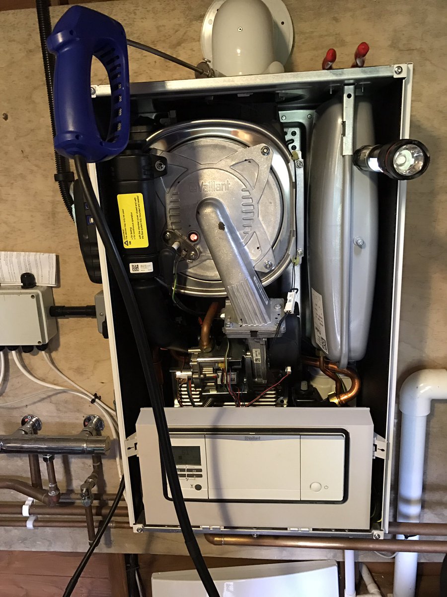 Whilst your outdoor pools not in use now is the best time to have your boiler serviced Contact us @ weybridgepools.co.uk
#vaillant #pools