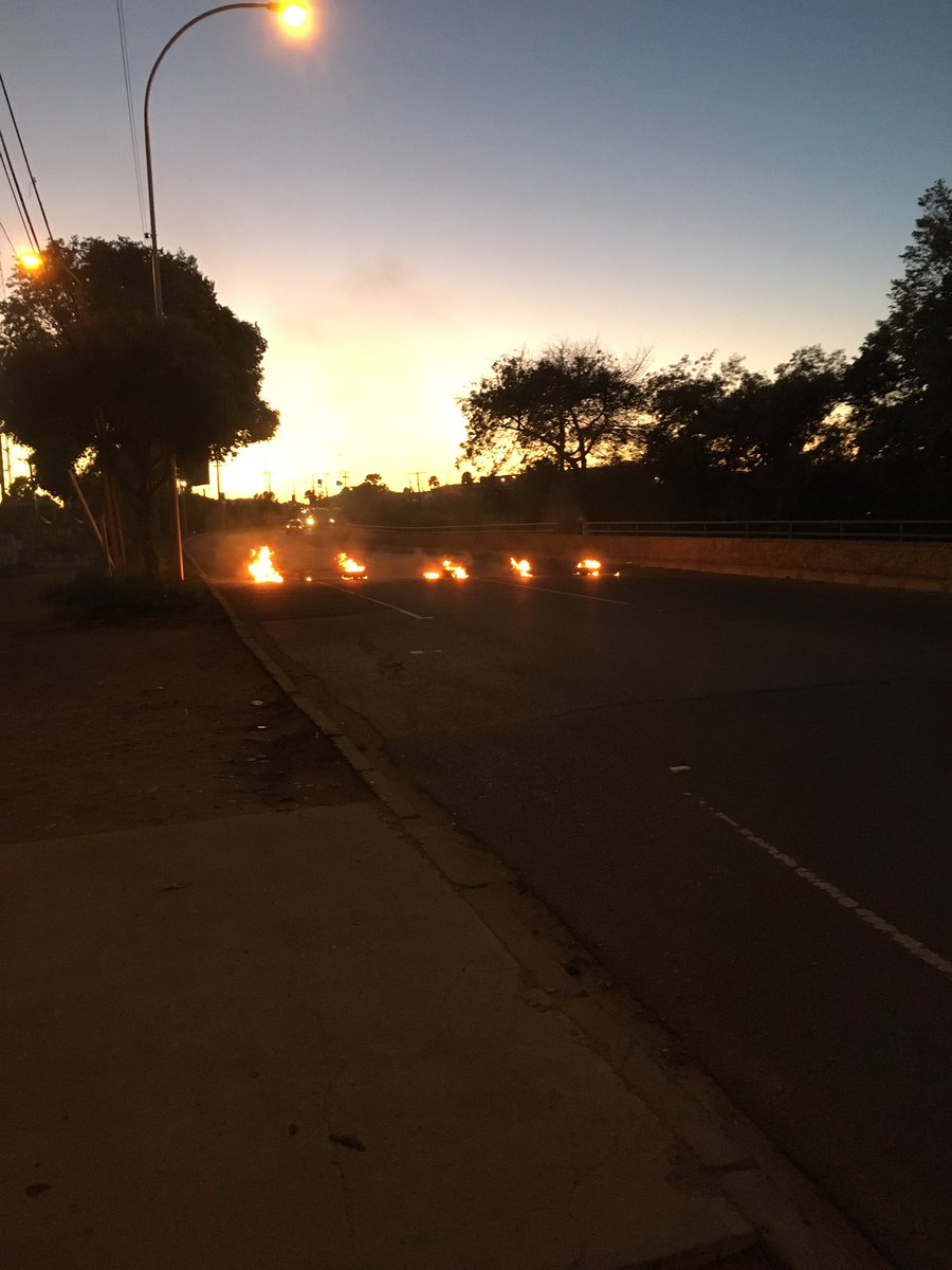 reddeemergencia's tweet image. [Reiteramos] a esta hora barricadas en varios puntos de Stgo y Valparaiso, precaución conductores, envianos tu reporte vía @24HorasTVN