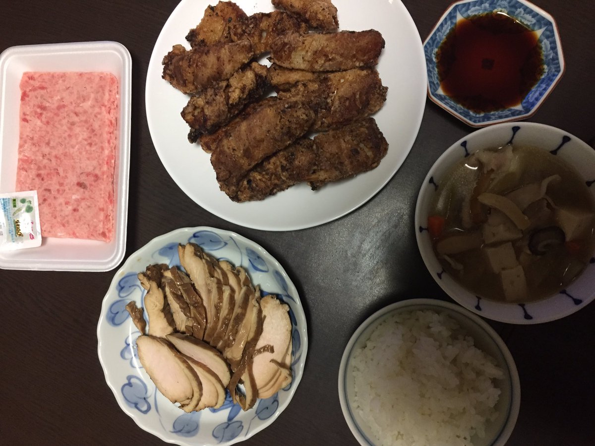 tsk_0312__'s tweet photo. 俺のマイハニーが。なんて。
晴美が飯作ってくれた。ありがと。
肉ばっかだな。 https://t.co/yUu1ATLkYO