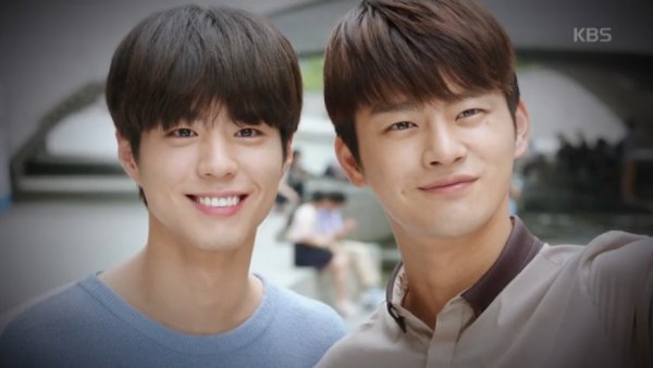TheDramaKorea's tweet photo. Park Bo Gum ke Jakarta gak mau sekalian bawa abang-abangnya gitu? Biar gantengnya berjamaah 😎 https://t.co/wBQgoh0IDe