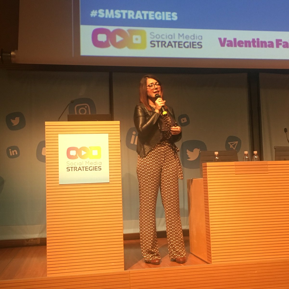 .@valefalci sottolinea l'importanza della voce sui #socialmedia, l'impronta di ciò che siamo in ciò che facciamo #SMStrategies