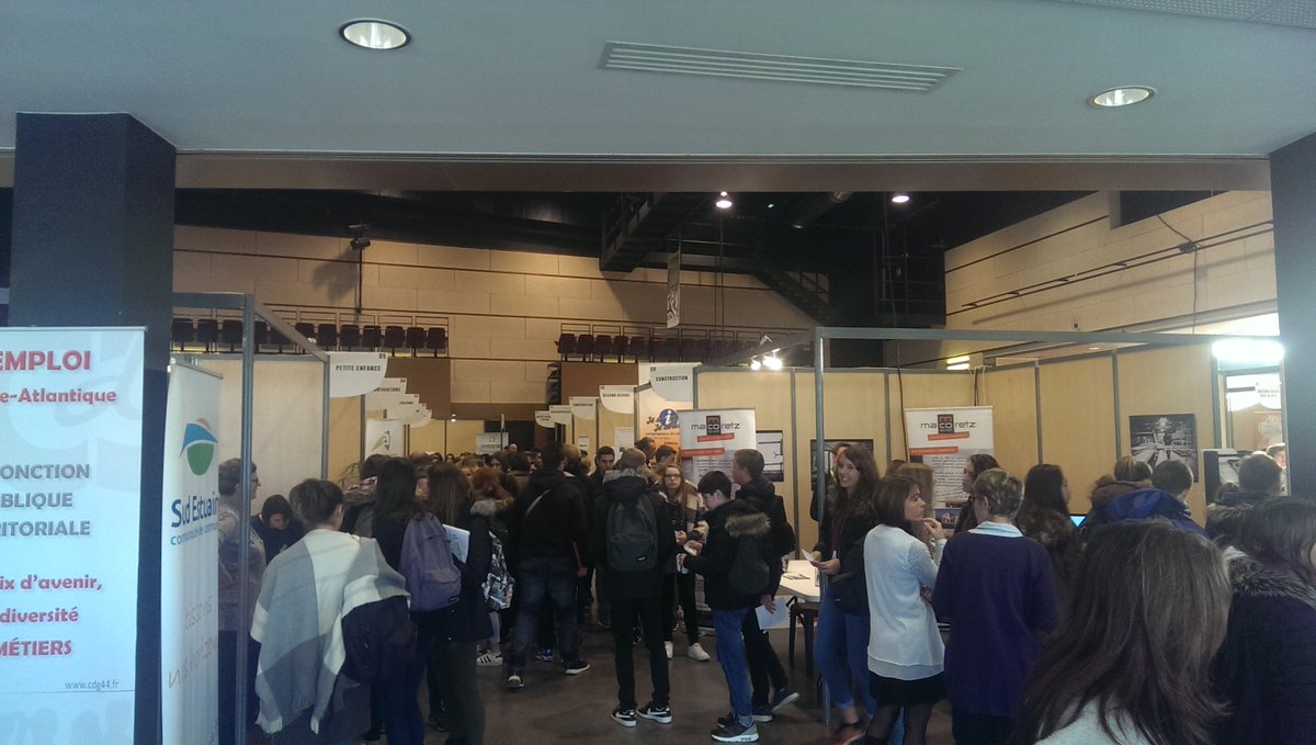 Steph_Atlanbois's tweet photo. La filière bois présente au forum des métiers du Pays de Retz Atlantique, beaucoup de collégiens sont présents @atlanbois https://t.co/NGDhvhGfWd