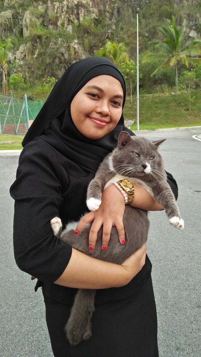 iniapexlah's tweet photo. Bila terpaksa bergambar dengan orang yang kau tak suka https://t.co/NueqiJQM6Z