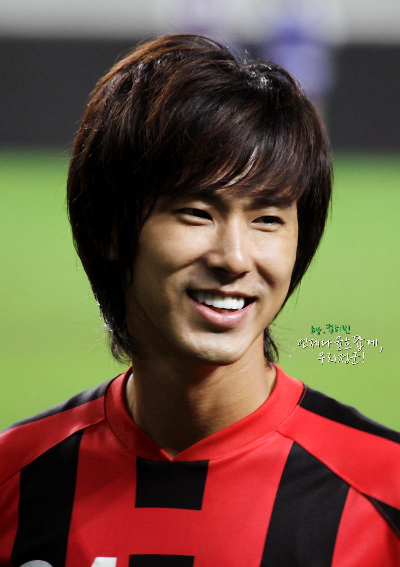 いちごうさぎ 君は先へ行く Noir Thanku U Know 유노윤호 ユンホ 心も体も辛くてもユノが前を向いてファンに笑顔を見せてくれたからこそあの時期をユノペンも乗り越えてこれたんだと思います 心から心から感謝しています ありがとう地面にヘディング
