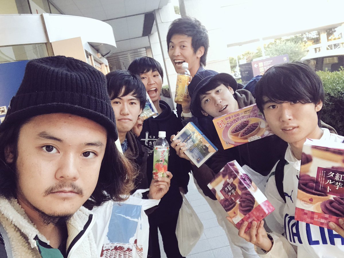 nodaklaxonbebe's tweet photo. 仲間が最後まで浮かれてました。
大阪に戻ってきたというのに、沖縄気分満載です。
#senany https://t.co/yF6nUqriEX