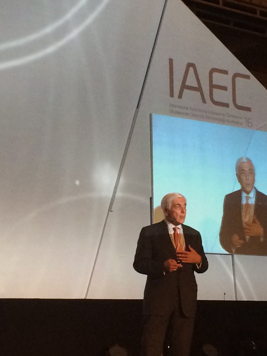 #IAEC16, SAE membership is free for engineering students! What a good opportunity, #SAE International