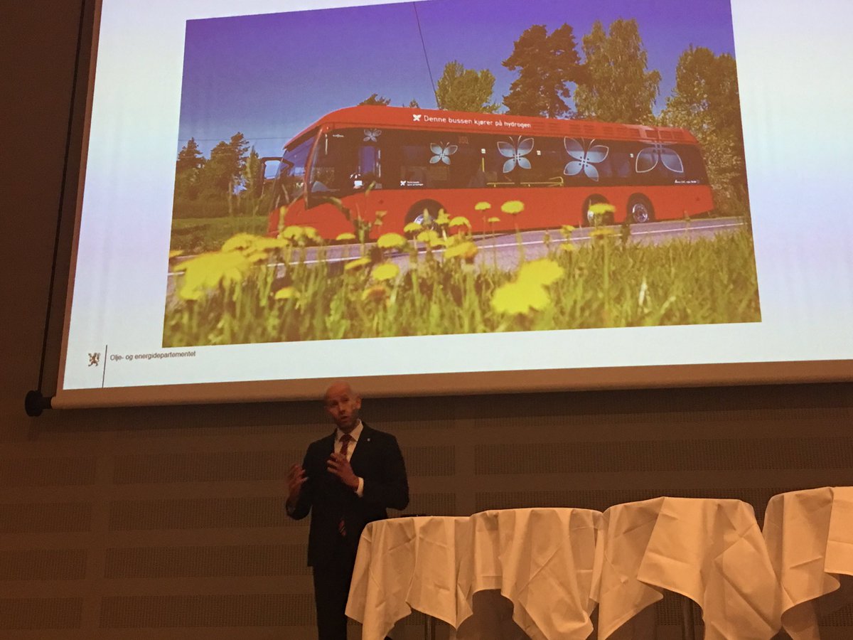 Energisaresh's tweet photo. Olje og energiministeren er positiv til hydrogen og kan vær endel av fremtiden energimiksen, spesielt innen transport. https://t.co/s8mBmvFnfq