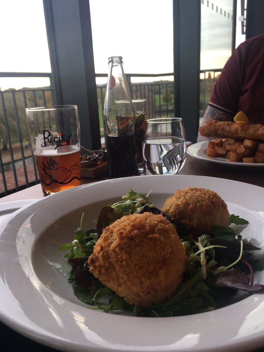Essjay_88's tweet image. Great food, beer and views at @TheRSC #rscrooftop