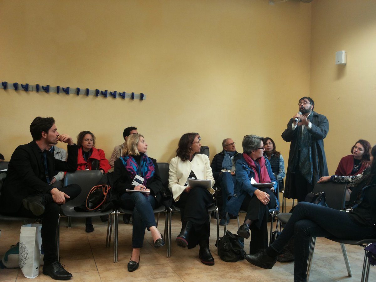 PE_Italia's tweet photo. Domande del #pubblico al #tavolo2 #CulturaSvelata: si parla di #progettazionemuseale #innovazione #servizi #marketingculturale #dati https://t.co/HfCzB9Hded