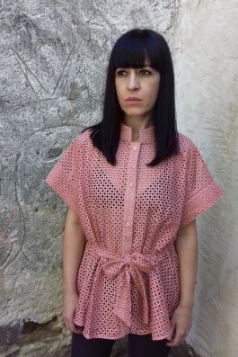 Malevosa's tweet photo. Camisa estilo Japonés. Modelo talla 36-38. Ya disponible en la web onlinehttp://malevosa.com/shop/ichi/blusa-salmon-estilo-japones/ https://t.co/TDQw0y96Aq