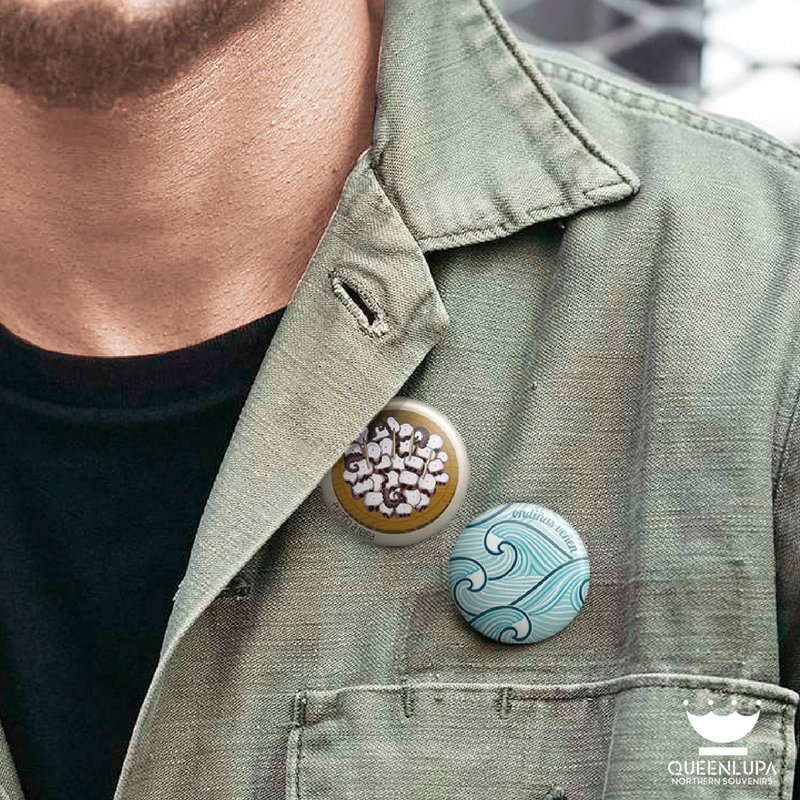 Acabamos la semana con una novedad....Chapas!!!! Disponibles en todos nuestros diseños, qué os parecen??