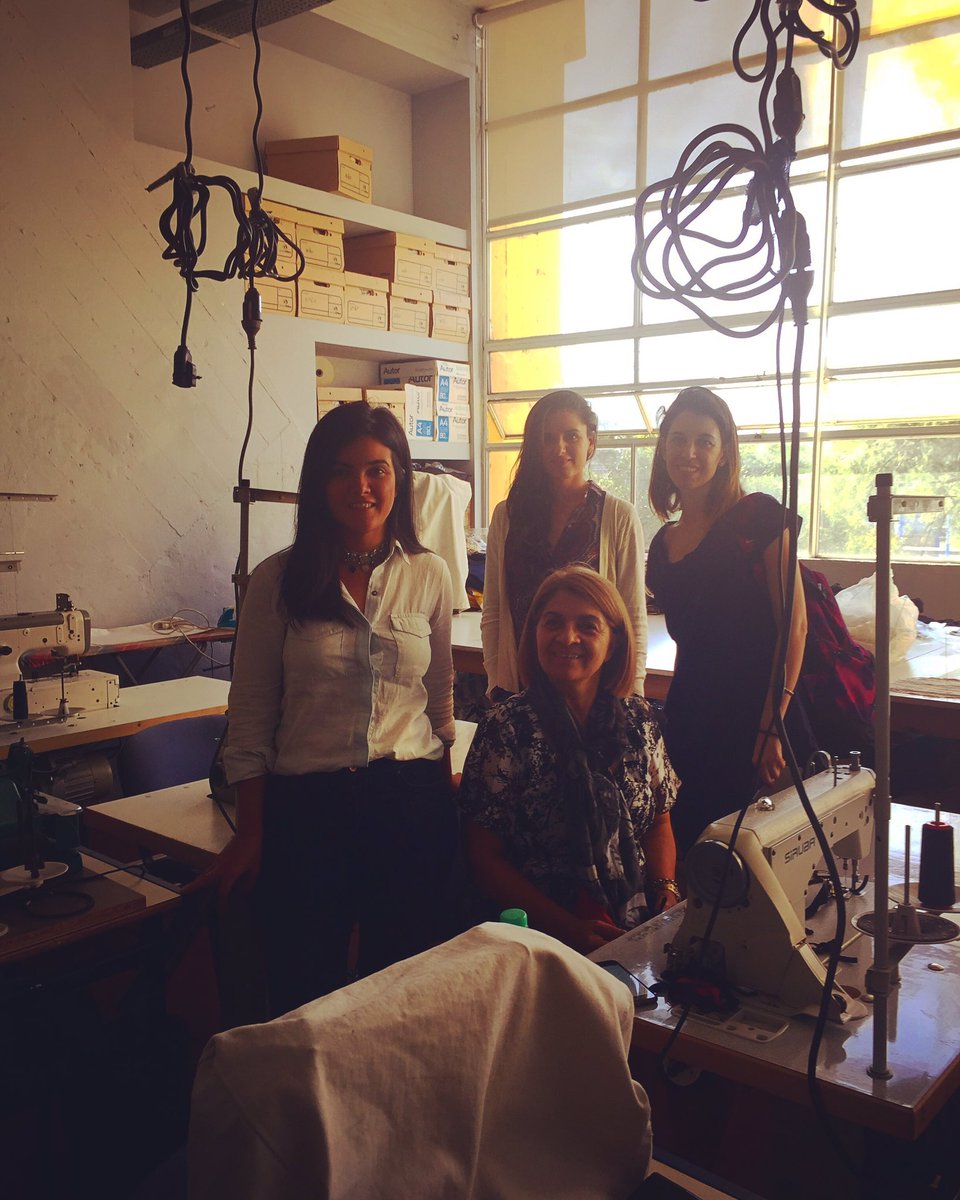 BocaMujer's tweet photo. Hoy @BocaMujer con @CulturaBoca y @BrotherModa planeando un taller para las socias de @BocaJrsOficial @eco_mujeres 💛💙💛💙✨✨ https://t.co/JknxHz5fq6