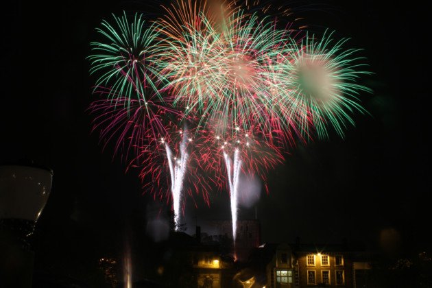 Bonfire Night 2016: Where you can watch fireworks in #Norfolk <a href="/EDP24/">Eastern Daily Press</a>  ow.ly/m9yI305QCOg #Norwich
