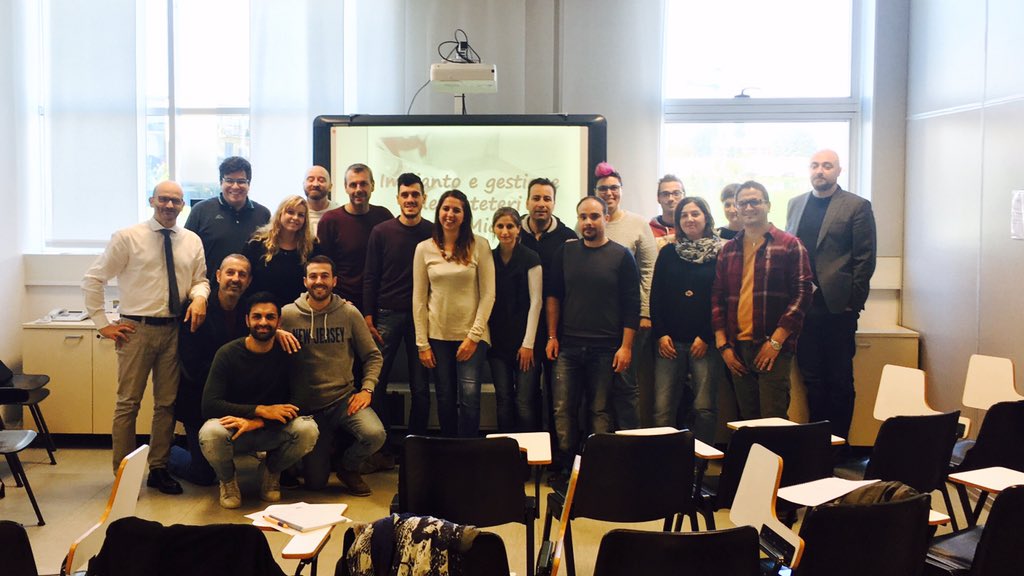 alby_lucchini's tweet photo. Corso impianto e gestione picc e midline:partiti! #asstmonza #UniMilanoBicocca @elli_stefano @cannizzo_luigi https://t.co/7FVxv6wmXf