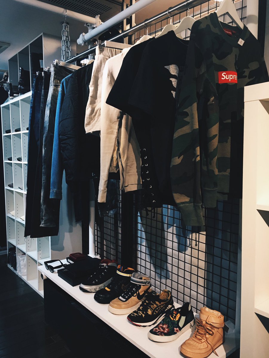 clo_z_official's tweet photo. 【FLEA MARKET】
8/6にオープンさせて頂き、早いもので今週日曜に3ヶ月を迎えます。

そこで、日頃からCLO-Zでお買い物して下さっている皆様に感謝の気持ちを込め、店内の一角にてフリーマーケットを開催致します。

普段よりもレアな物やお買い得な物もあったりなかったり… https://t.co/icB6WSuwm7