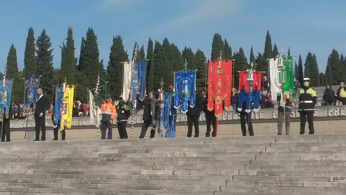 RobertoCovaz's tweet photo. #4novembre ritardo nel protocollo se ne dal sacrario per protesta associazione caduti in guerra https://t.co/1umx2OWZ54
