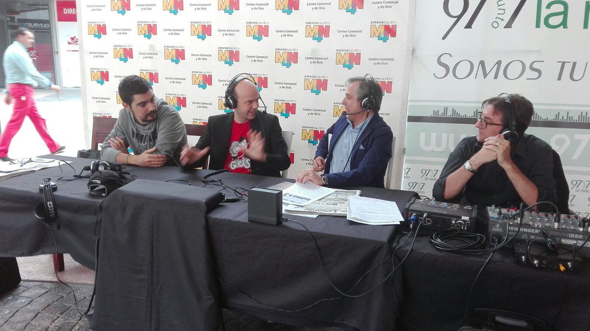 Silvia_TomSan's tweet image. Programón desde @MN4CC con @Jandro y su #Impro3 y  @franfermusica con su guitarra de 11 cuerdas! @teatroolympia @XimoRovira977 @977radio