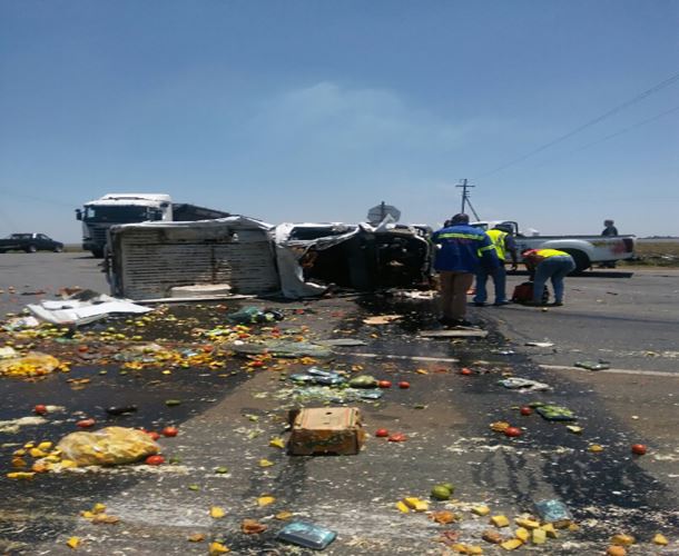_ArriveAlive's tweet photo. Man in 50's critically injured after vehicle rolls          https://t.co/tnJXUOfAMq  #ER24EMS https://t.co/VjXL7f8NQV