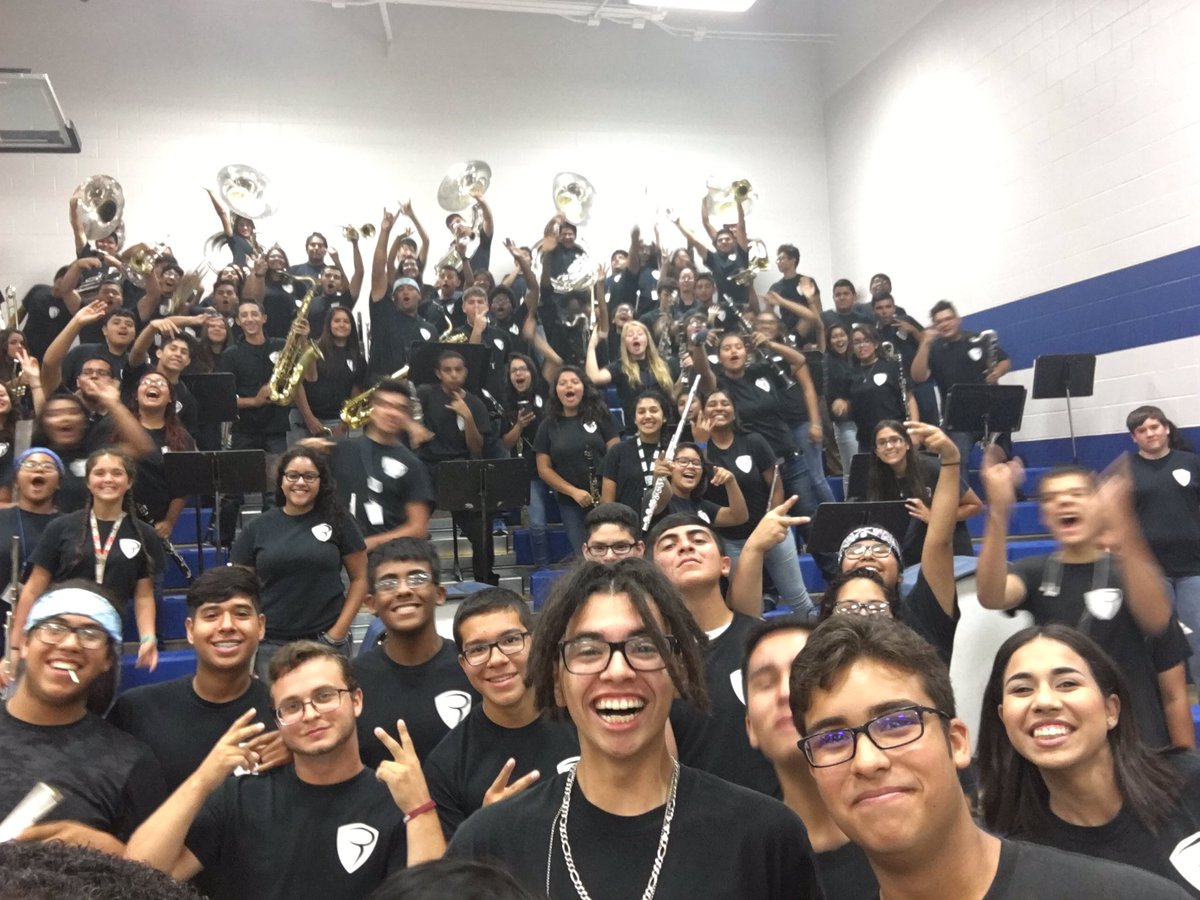 NateGriffFOX26's tweet photo. @SamRayburnHS @PasadenaISD_TX @Fox26Houston #HowToHouston #FridayFootballFever https://t.co/2MGeY7TTKt