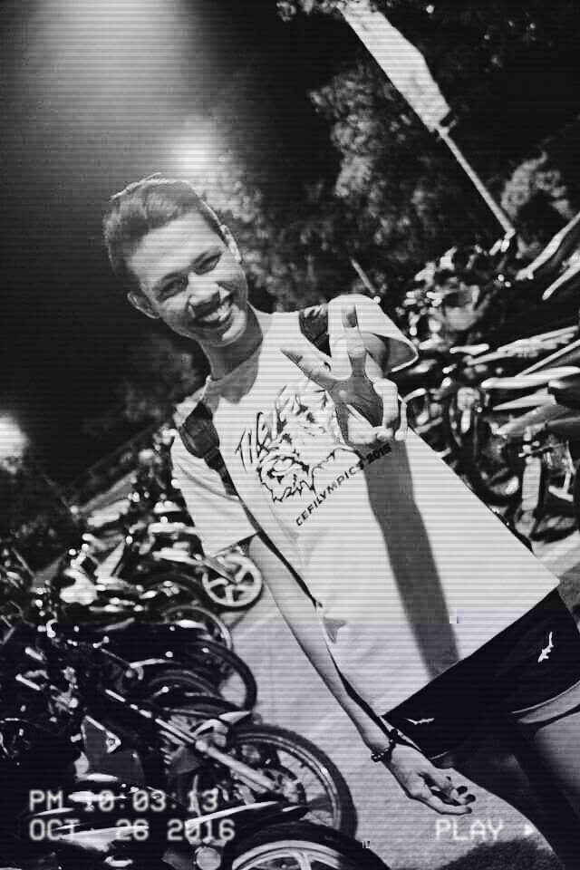 zirpaul's tweet photo. Glitch. 📱📷 #glitch #glitchapp #blackandwhite #peace https://t.co/iXLbW5kJyb