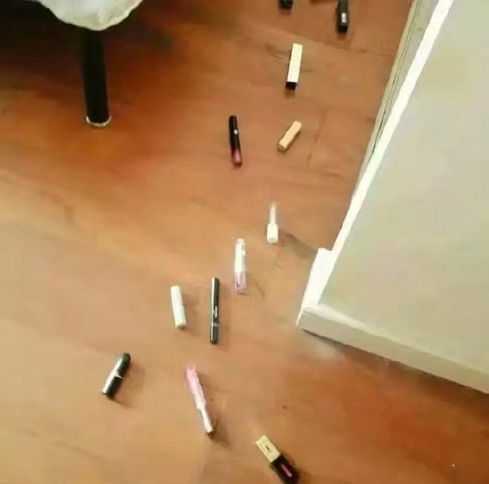 natewang128's tweet photo. How to catch a girl friend. 
That is all I can teach you, boys. https://t.co/iH3gTz3JRs