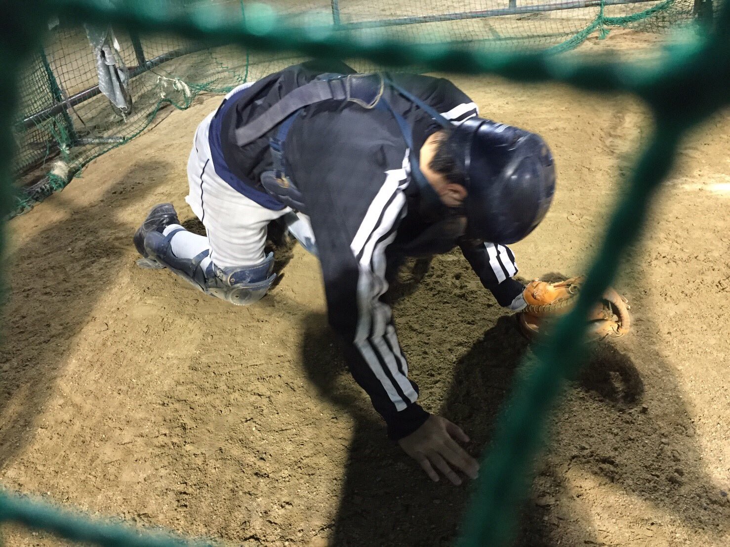兵庫医科大学 準硬式野球部 Twitterissa 最近当野球部では投手力増強のため我こそはという部員がピッチャーに挑戦しています しかしその傍らで慣れないキャッチャーをさせられ耐えるしかない痛みに悶絶する人も これから寒くなっていくのでしっかりファウルカップを
