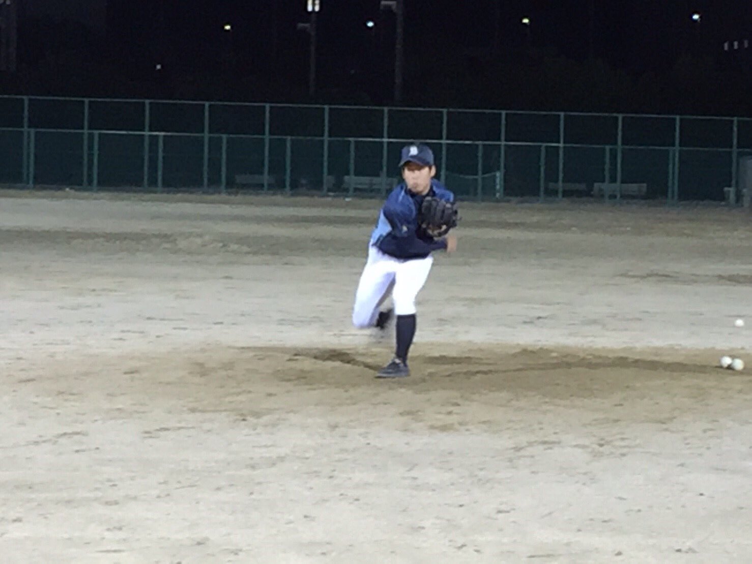 兵庫医科大学 準硬式野球部 Twitterissa 最近当野球部では投手力増強のため我こそはという部員がピッチャーに挑戦しています しかしその傍らで慣れないキャッチャーをさせられ耐えるしかない痛みに悶絶する人も これから寒くなっていくのでしっかりファウルカップを