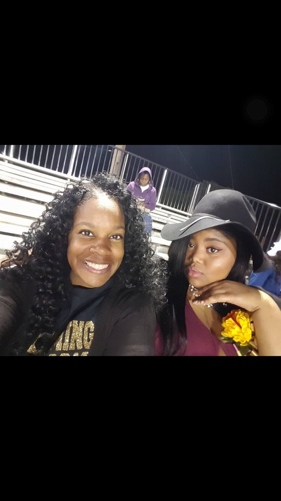 Destinydee14's tweet photo. I won Ms.Freshman THS❤️❣ https://t.co/1IMelQNO9Q