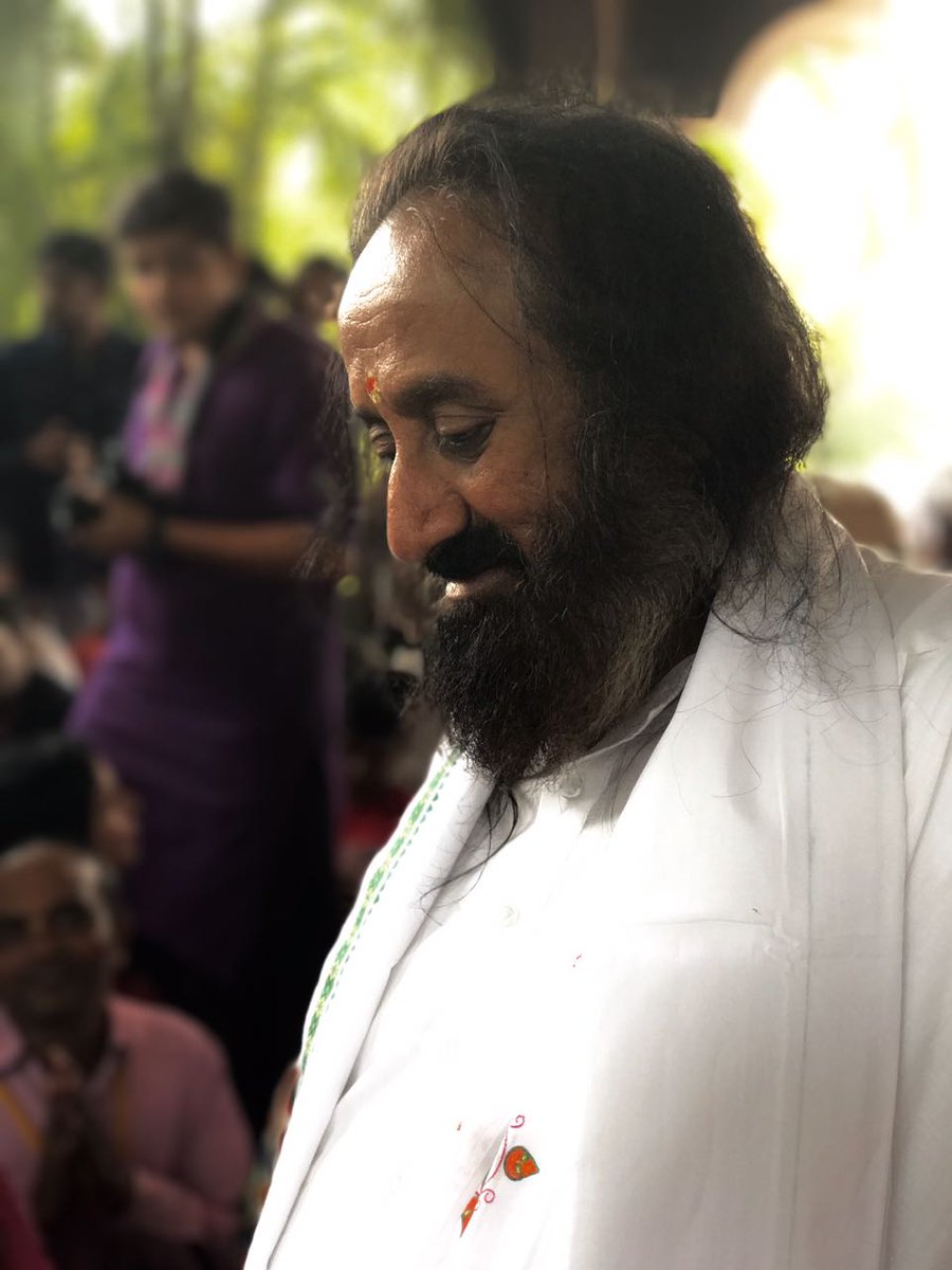 OfficeOfGurudev's tweet image. Candid Moments of Gurudev @SriSri earlier this morning at @Gujarat_Ashram. #SriSriInGujarat