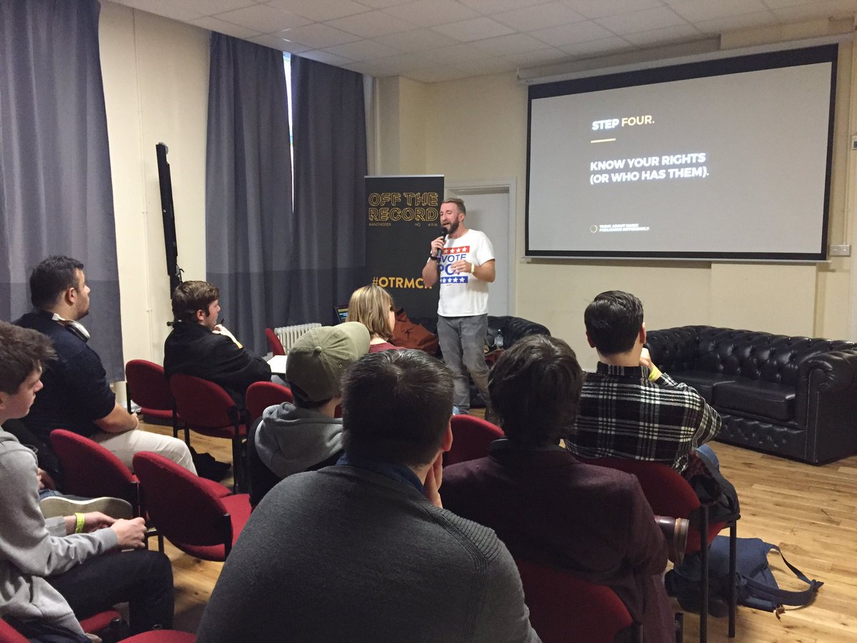 martysaleh's tweet photo. @Pursehouse from @SentricMusic giving Sound advice @OTRMCR #Gitgig. https://t.co/AWEeqJJTZm