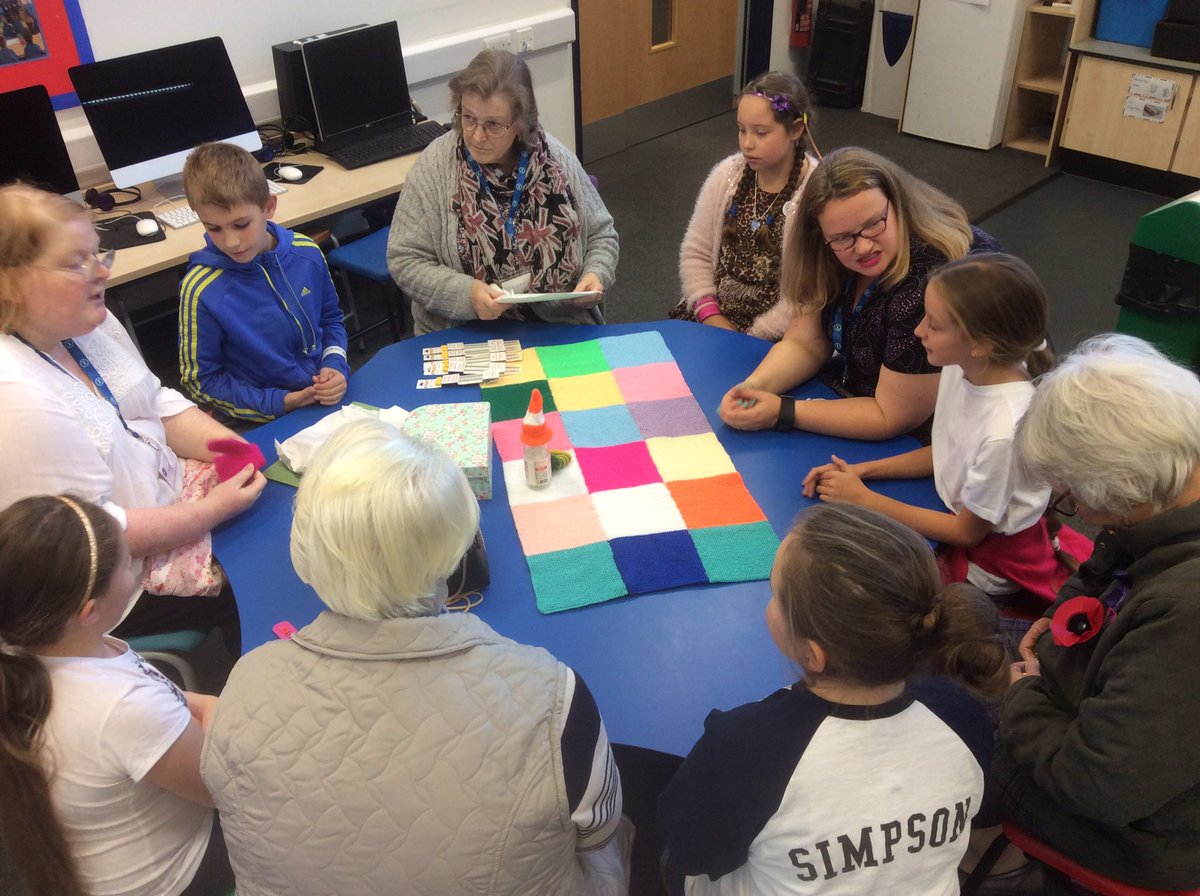 StAndrewsWorcs's tweet photo. @StAndrewsWorcs very excited pupils learning lots from @EveshamKnitters THANK YOU https://t.co/ku1GOvahMO