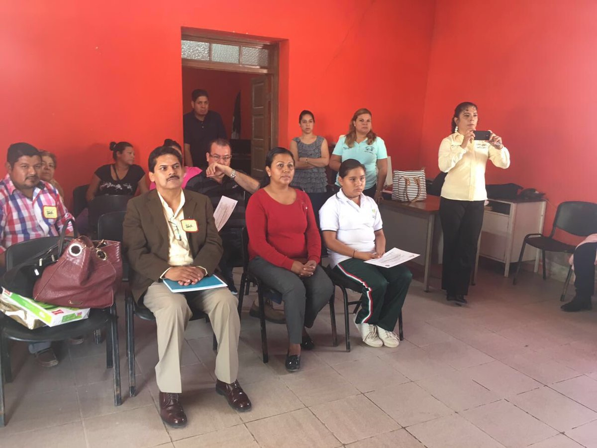 marcela_enriqez's tweet photo. Estuvimos en la Villa de Gregorio García en el concurso de altar de muertos y entrega de apoyos! @ISABELCHAR @LetyHerreraAle https://t.co/ggDhxUs7Hz