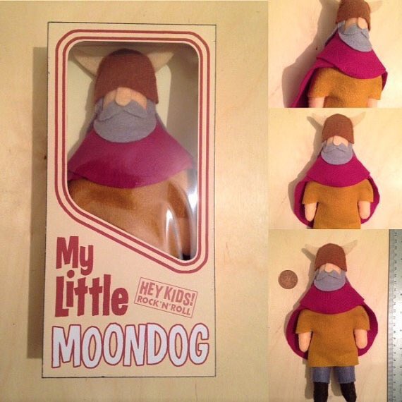 wow, who wants to xmas me this messed up Moondog figurine ? 🎷🌙